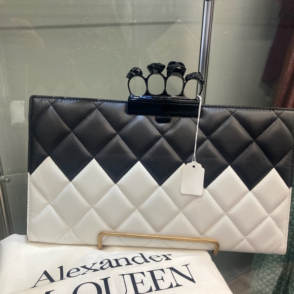 Unused Clutch by Alexander McQueen with dustbag and marks - Picture 3 of 17
